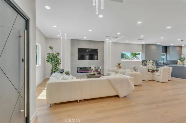 7115 Matilija Avenue, Van Nuys, CA 91405