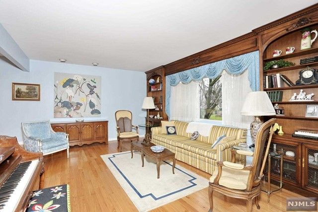 601 Rhein Court, New Milford, NJ 07646