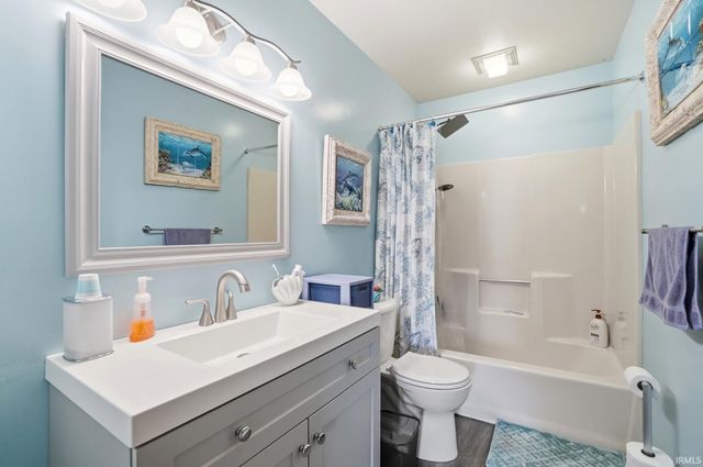 2227 Candlewick Drive, Fort Wayne, IN 46804