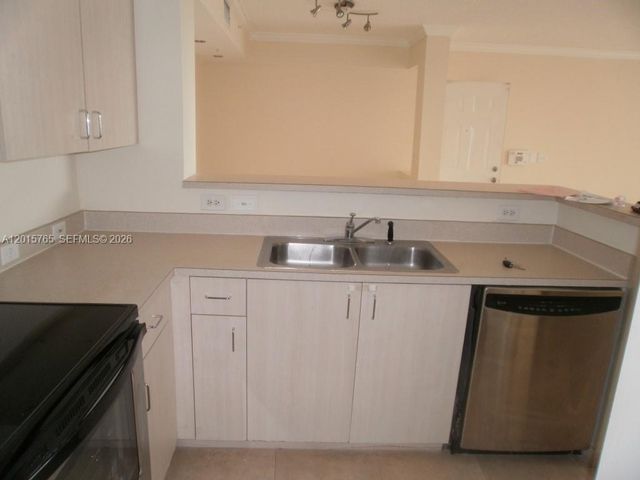 11155 SW 5th Pl 205, Pembroke Pines, FL 33025