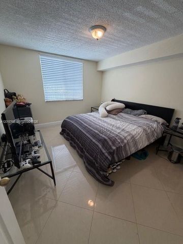 11155 SW 5th Pl 205, Pembroke Pines, FL 33025