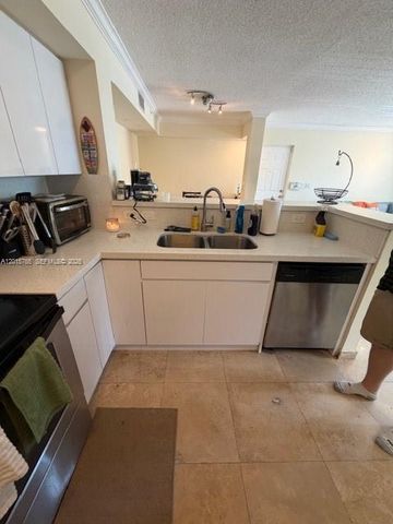 11155 SW 5th Pl 205, Pembroke Pines, FL 33025