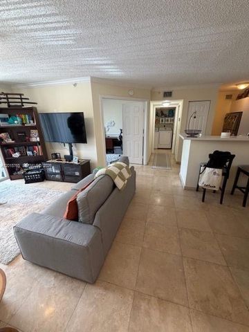 11155 SW 5th Pl 205, Pembroke Pines, FL 33025