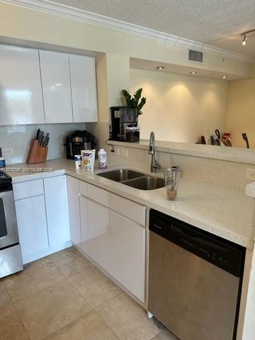 11155 SW 5th Pl 205, Pembroke Pines, FL 33025