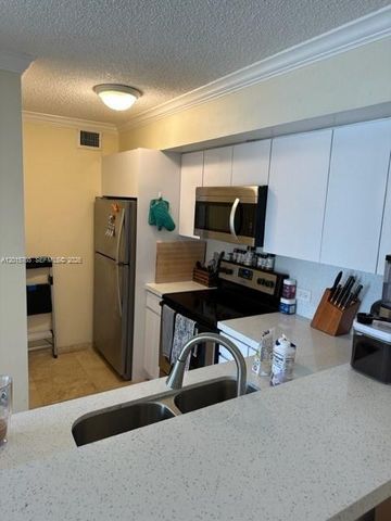 11155 SW 5th Pl 205, Pembroke Pines, FL 33025