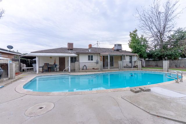 4883 E Michigan Avenue, Fresno, CA 93703