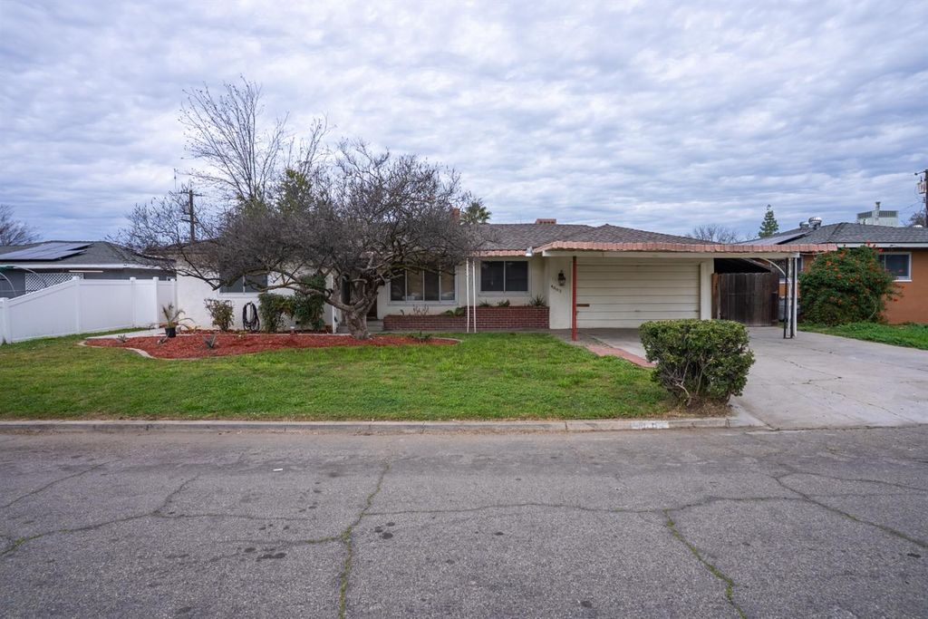 4883 E Michigan Avenue, Fresno, CA 93703