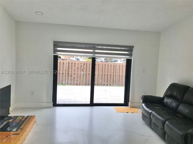 6651 NW 173rd Ln 6651, Hialeah, FL 33015