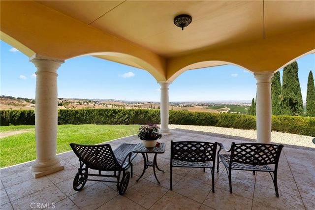 725 Spring Creek Way, Templeton, CA 93465