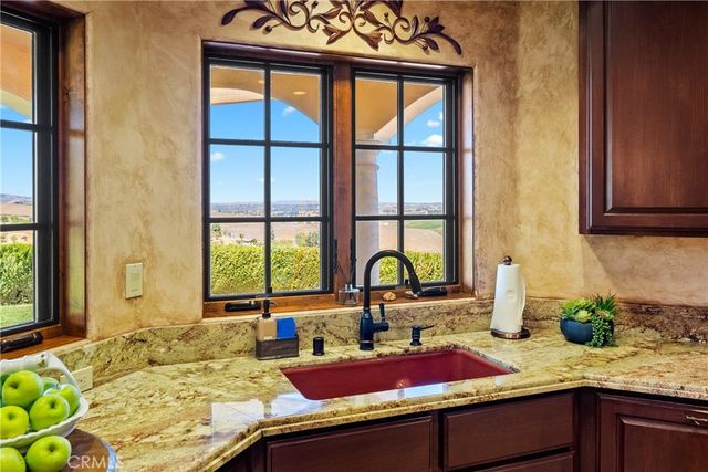 725 Spring Creek Way, Templeton, CA 93465