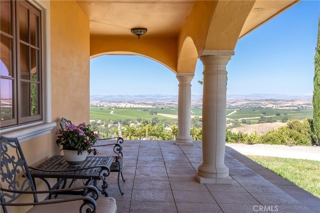 725 Spring Creek Way, Templeton, CA 93465