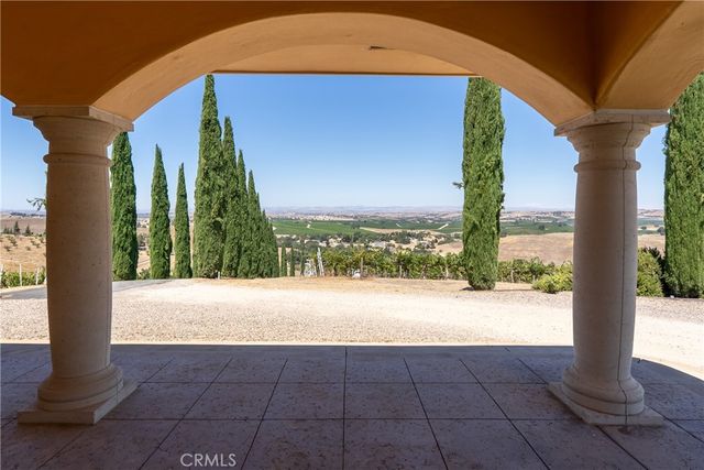 725 Spring Creek Way, Templeton, CA 93465