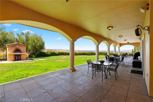 725 Spring Creek Way, Templeton, CA 93465