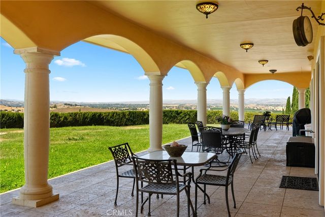 725 Spring Creek Way, Templeton, CA 93465