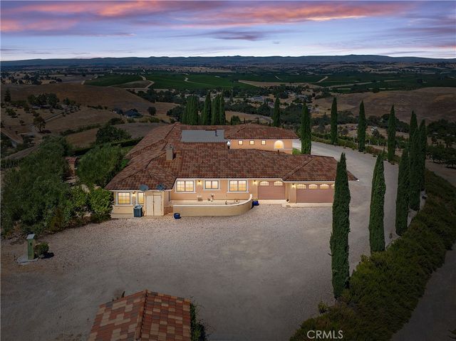 725 Spring Creek Way, Templeton, CA 93465