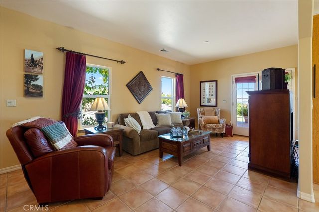 725 Spring Creek Way, Templeton, CA 93465