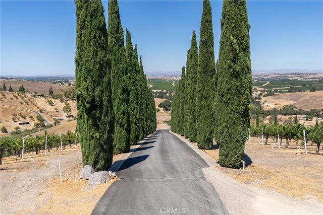 725 Spring Creek Way, Templeton, CA 93465