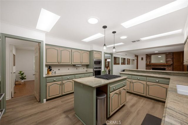 1060 W Leadora Avenue, Glendora, CA 91741