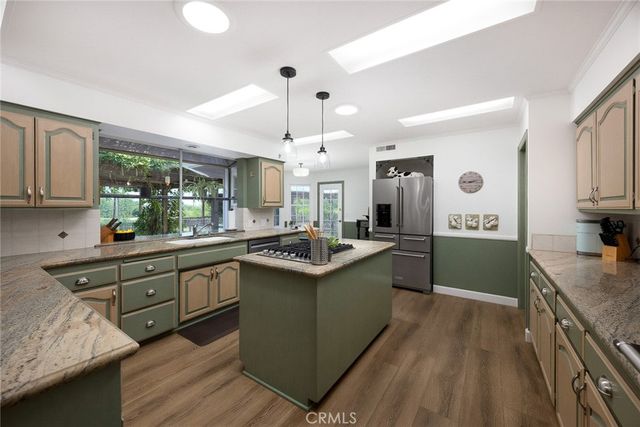 1060 W Leadora Avenue, Glendora, CA 91741