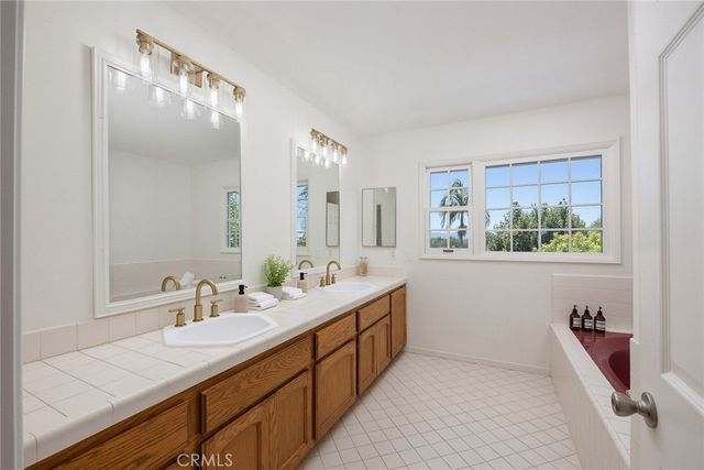 1060 W Leadora Avenue, Glendora, CA 91741