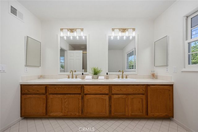 1060 W Leadora Avenue, Glendora, CA 91741
