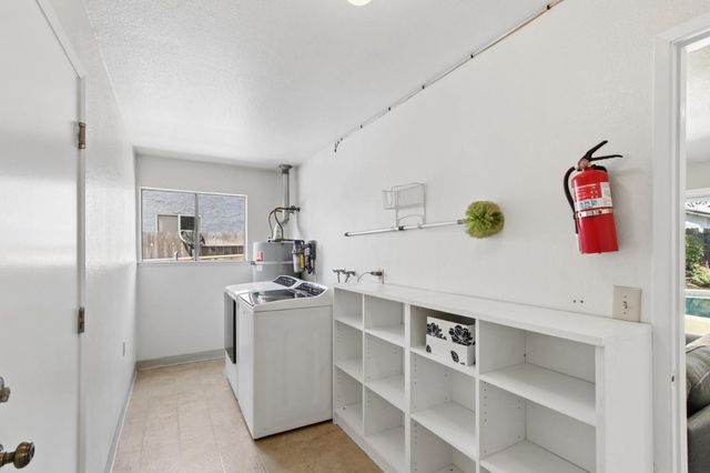 4921 Olive Oak Way, Carmichael, CA 95608