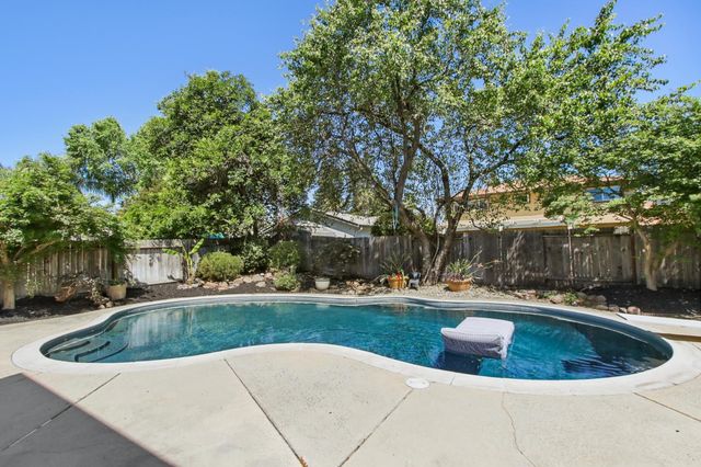 4921 Olive Oak Way, Carmichael, CA 95608