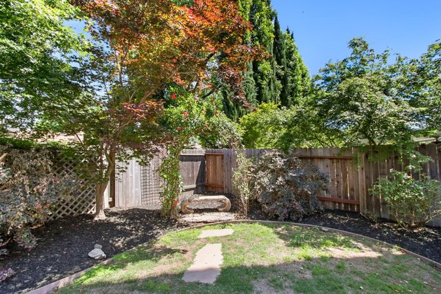 4921 Olive Oak Way, Carmichael, CA 95608