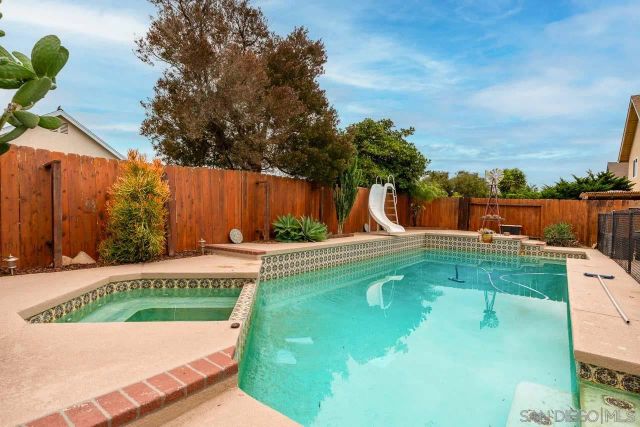 9563 Vista Secunda, San Diego, CA 92129
