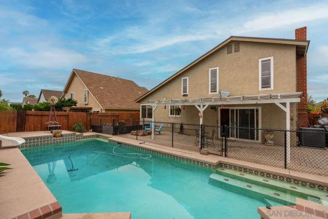 9563 Vista Secunda, San Diego, CA 92129