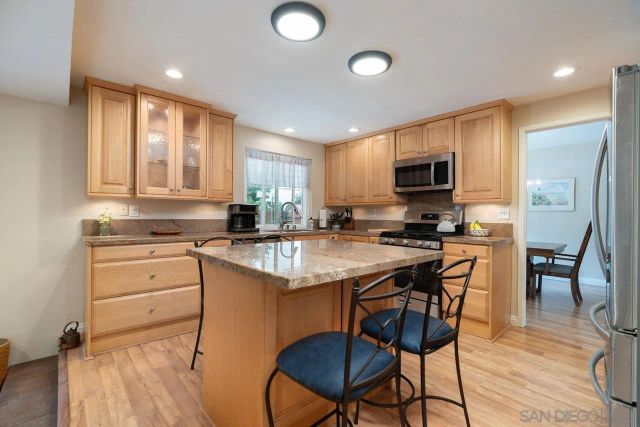 9563 Vista Secunda, San Diego, CA 92129