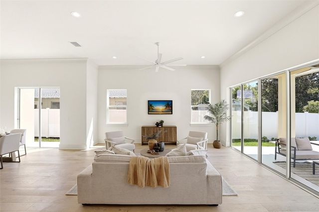 330 W PRINCETON STREET, Orlando, FL 32804