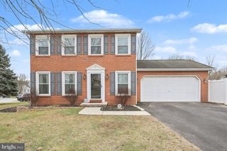 7 MEADOW LN, Hanover, PA 17331