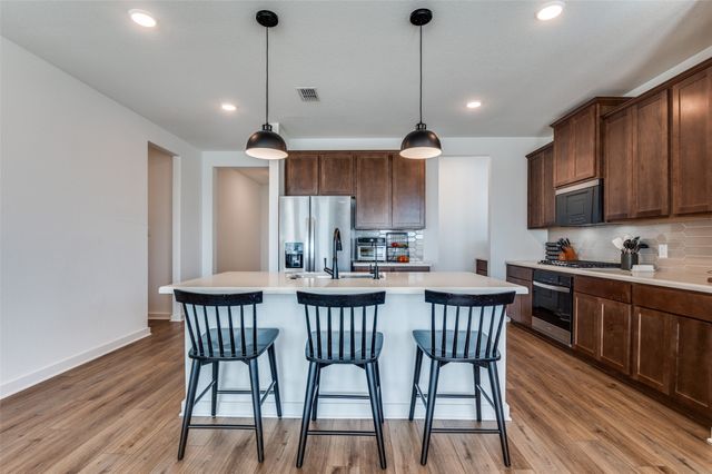 3533 Redbud Flower Trail, Prairie Ridge, TX 76084