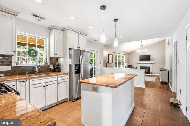 1313 STONEHENGE DR, Williamstown, NJ 08094