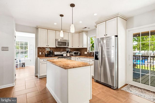 1313 STONEHENGE DR, Williamstown, NJ 08094
