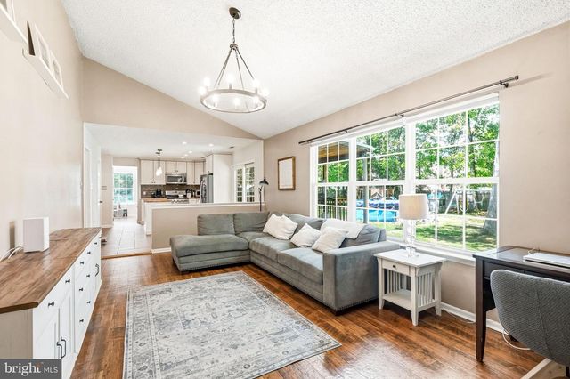 1313 STONEHENGE DR, Williamstown, NJ 08094