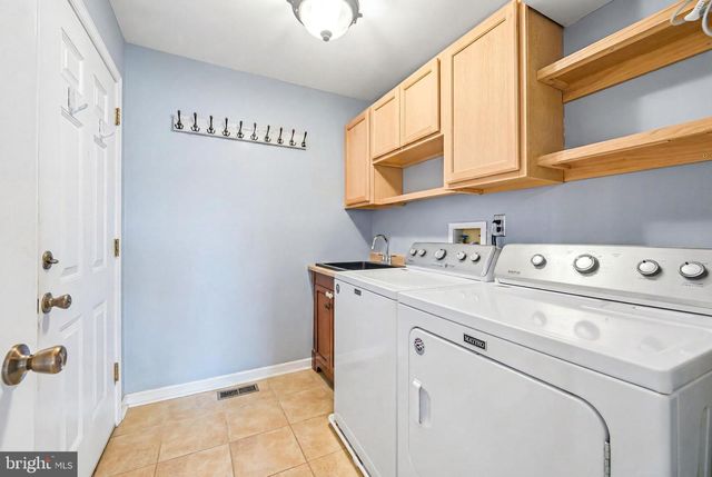 1313 STONEHENGE DR, Williamstown, NJ 08094