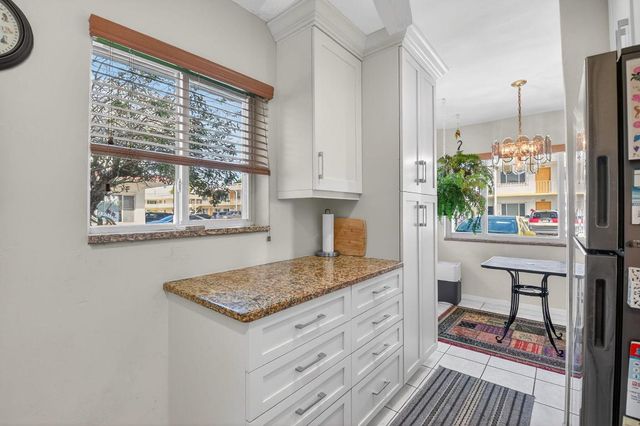 3320 Lake Osborne Drive 102, Lake Worth Beach, FL 33461