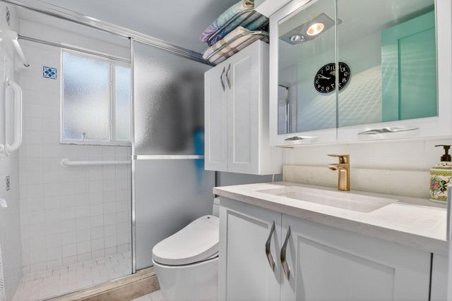 3320 Lake Osborne Drive 102, Lake Worth Beach, FL 33461