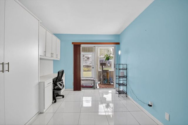 3320 Lake Osborne Drive 102, Lake Worth Beach, FL 33461