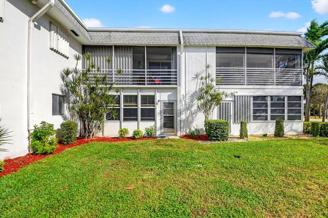 3320 Lake Osborne Drive 102, Lake Worth Beach, FL 33461