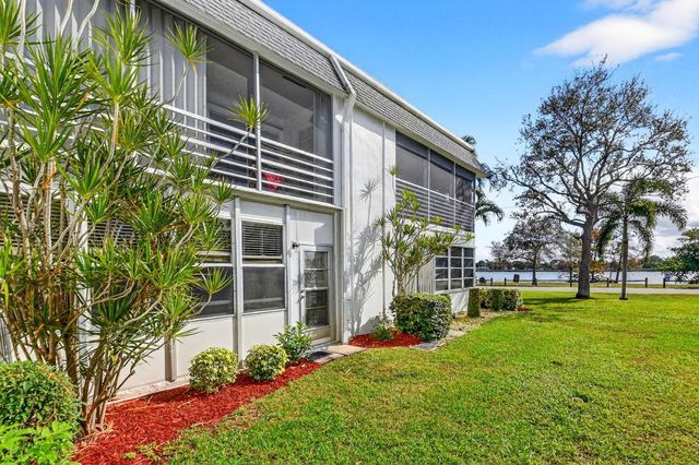 3320 Lake Osborne Drive 102, Lake Worth Beach, FL 33461