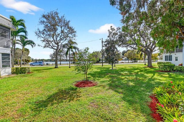 3320 Lake Osborne Drive 102, Lake Worth Beach, FL 33461