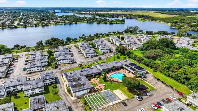 3320 Lake Osborne Drive 102, Lake Worth Beach, FL 33461