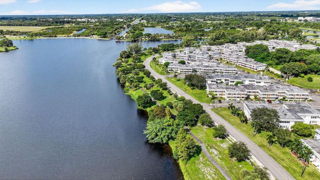 3320 Lake Osborne Drive 102, Lake Worth Beach, FL 33461