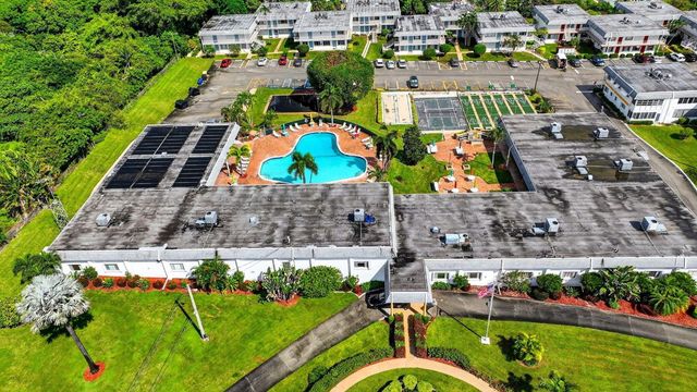 3320 Lake Osborne Drive 102, Lake Worth Beach, FL 33461