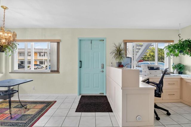 3320 Lake Osborne Drive 102, Lake Worth Beach, FL 33461