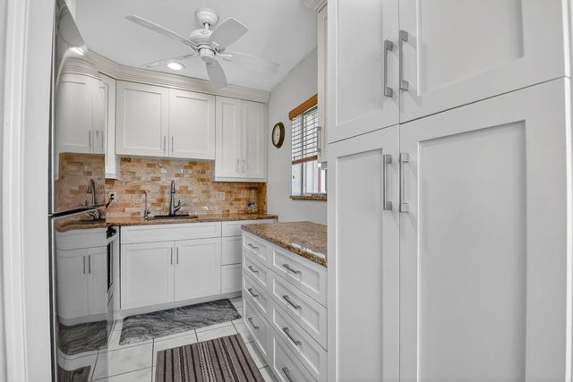 3320 Lake Osborne Drive 102, Lake Worth Beach, FL 33461