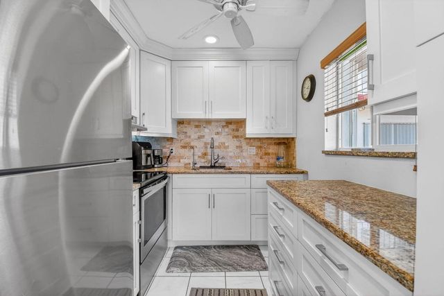 3320 Lake Osborne Drive 102, Lake Worth Beach, FL 33461